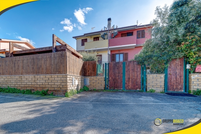Civitavecchia (RM) – Piazza Vincenzo di Cesare, 4  – € 259.000,00 Villino a Schiera (Località Boccelle) 