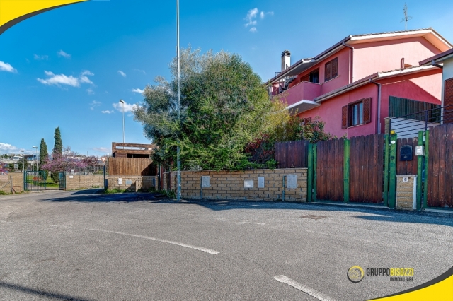 Civitavecchia (RM) – Piazza Vincenzo di Cesare, 4  – € 259.000,00 Villino a Schiera (Località Boccelle) 