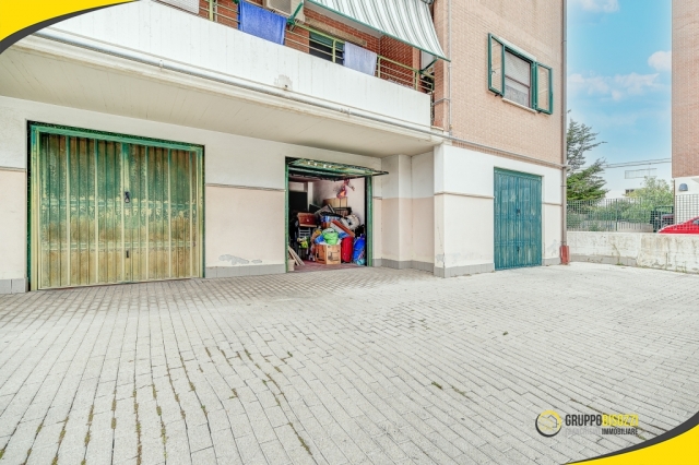 Civitavecchia (RM) - Box auto Via Padri Domenicani 21