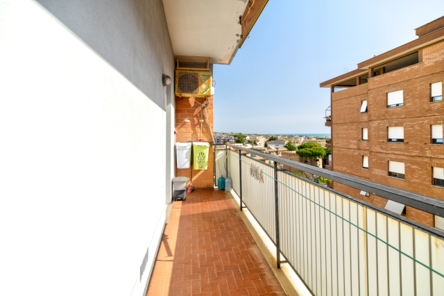 Quadrilocale zona semicentrale vista mare