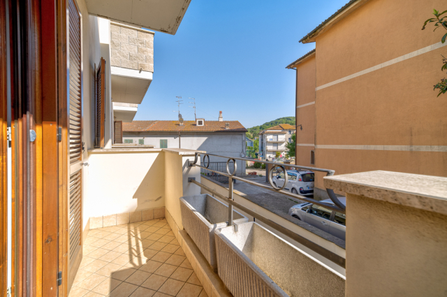 Ampio appartamento con box e posto auto