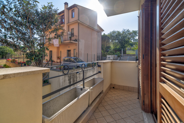 Ampio appartamento con box e posto auto