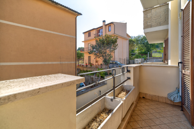 Ampio appartamento con box e posto auto