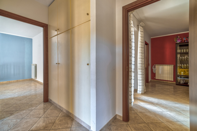 Ampio appartamento con box e posto auto