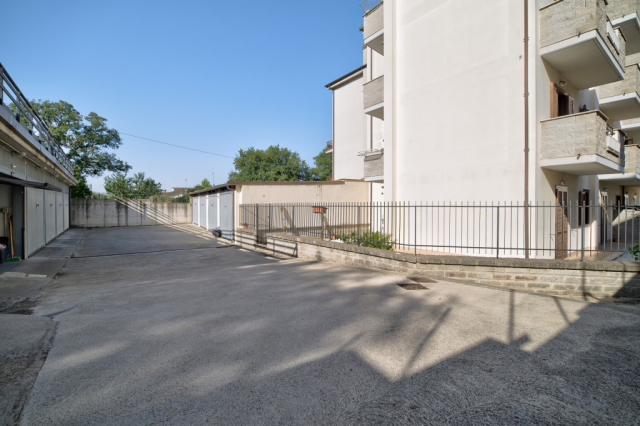 Ampio appartamento con box e posto auto