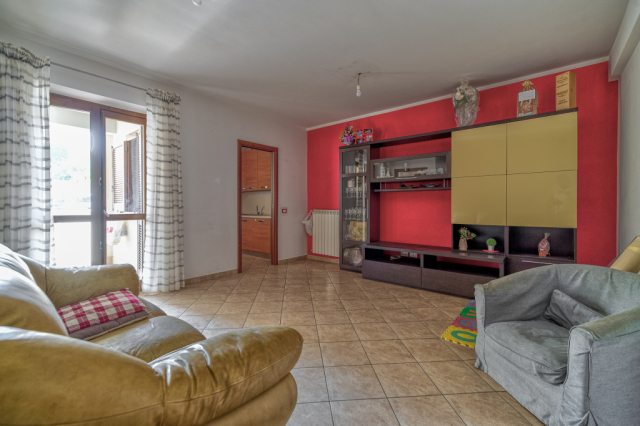 Ampio appartamento con box e posto auto