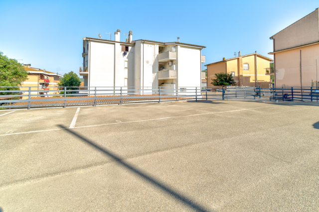 Ampio appartamento con box e posto auto