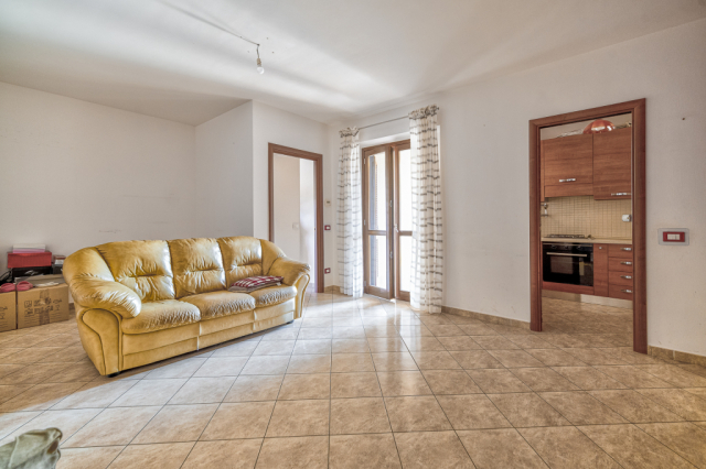 Ampio appartamento con box e posto auto