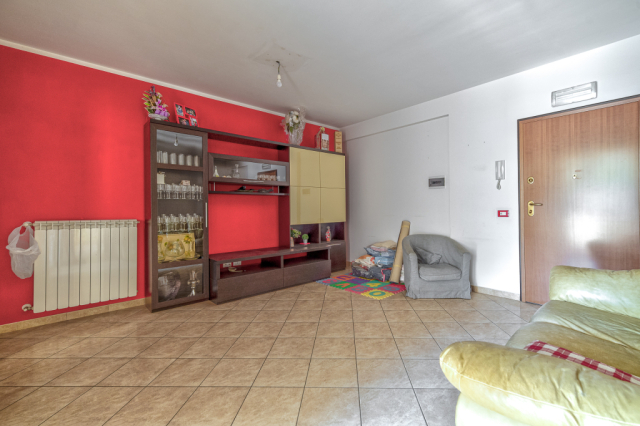 Ampio appartamento con box e posto auto