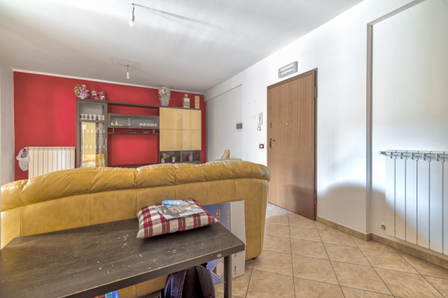 Ampio appartamento con box e posto auto