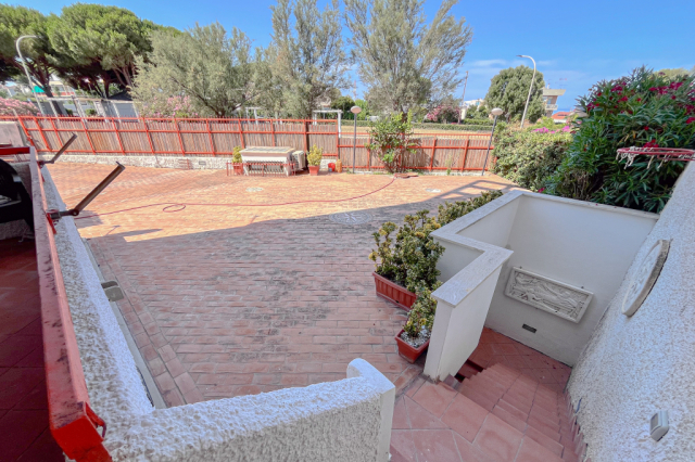 Appartamento con piscina condominiale