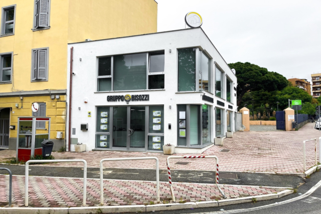 Ampio ufficio in affitto