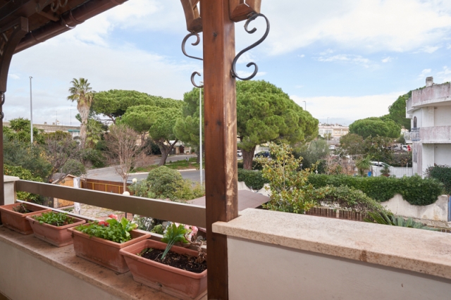 Santa Marinella (RM) -Villetta a schiera su tre livelli con giardino